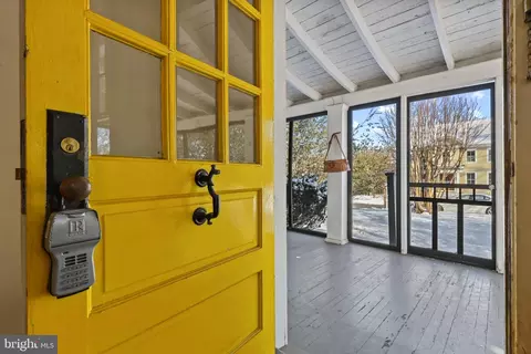 Entry Way - 12 Cushing Ave, Annapolis, MD 21403 photo 1 of 3