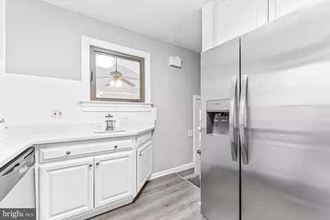 271 Hickory Point Rd, Pasadena, MD 21122 photo 3