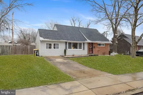 103 Country Club Dr, Glen Burnie, MD 21060