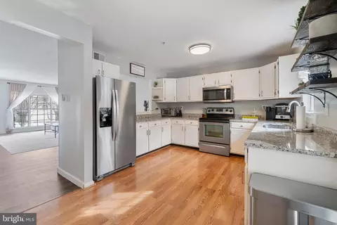 2534 Ambling Cir, Crofton, MD 21114 photo 3