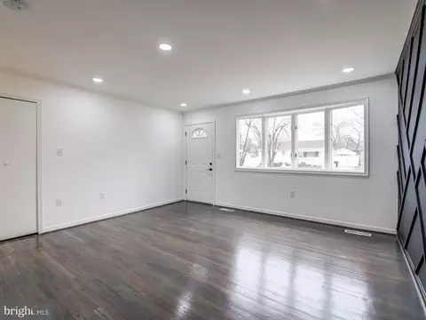 310 Marganza S, Laurel, MD 20724 photo 2