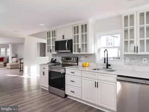 Kitchen - 813 208th St, Pasadena, MD 21122 photo 1 of 4