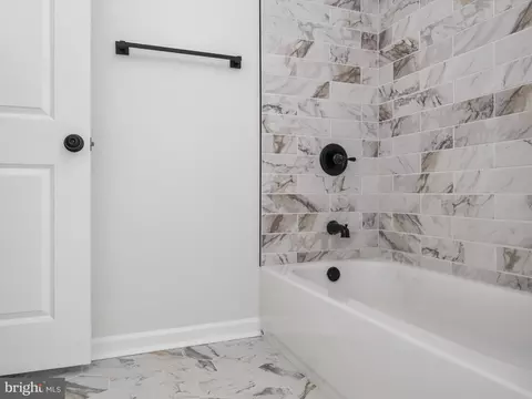Bath - 813 208th St, Pasadena, MD 21122 photo 3 of 7