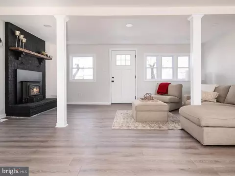 Living - 813 208th St, Pasadena, MD 21122 photo 1 of 3