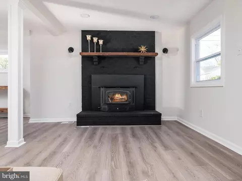 Living - 813 208th St, Pasadena, MD 21122 photo 2 of 3