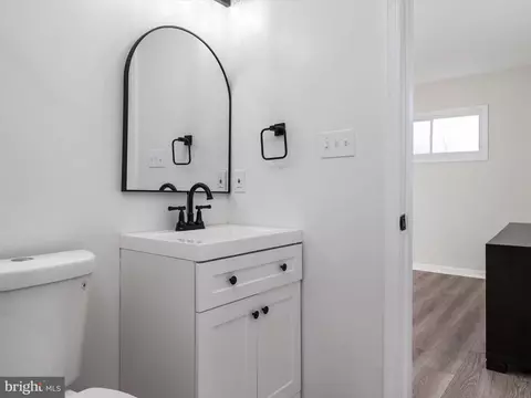 Bath - 813 208th St, Pasadena, MD 21122 photo 5 of 7