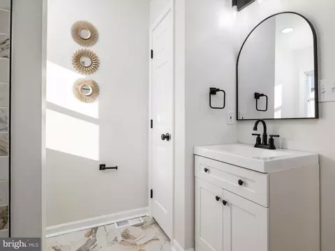 Bath - 813 208th St, Pasadena, MD 21122 photo 2 of 7