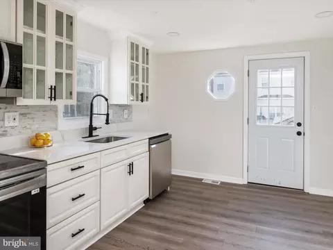 Kitchen - 813 208th St, Pasadena, MD 21122 photo 3 of 4