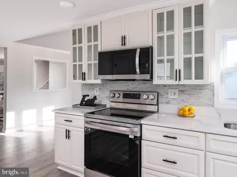 Kitchen - 813 208th St, Pasadena, MD 21122 photo 2 of 4