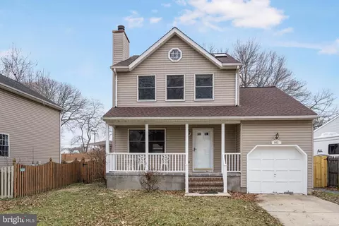 962 9th St, Pasadena, MD 21122