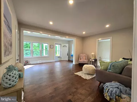 105 Light Street Ave, Pasadena, MD 21122