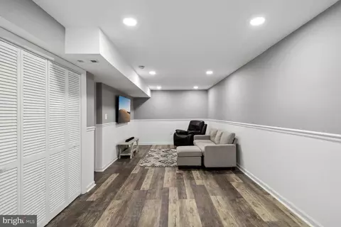 Entry Way - 813 209th St, Pasadena, MD 21122 photo 1 of 2