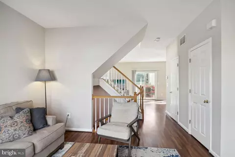 Living - 813 209th St, Pasadena, MD 21122 photo 3 of 10