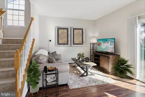 Living - 813 209th St, Pasadena, MD 21122 photo 9 of 10