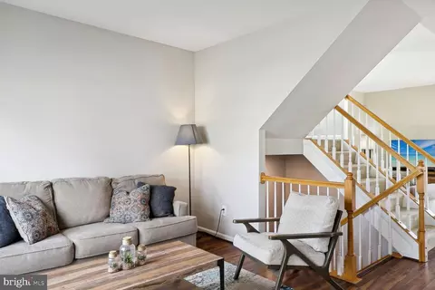 Living - 813 209th St, Pasadena, MD 21122 photo 1 of 10