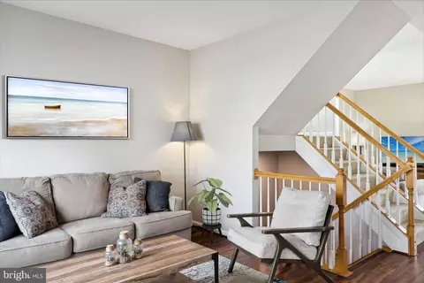Living - 813 209th St, Pasadena, MD 21122 photo 2 of 10