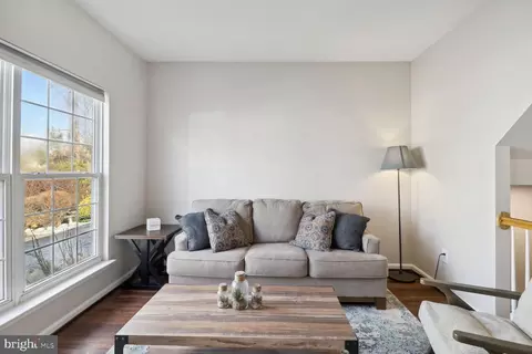 Living - 813 209th St, Pasadena, MD 21122 photo 6 of 10