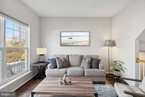 Living - 813 209th St, Pasadena, MD 21122 photo 7 of 10