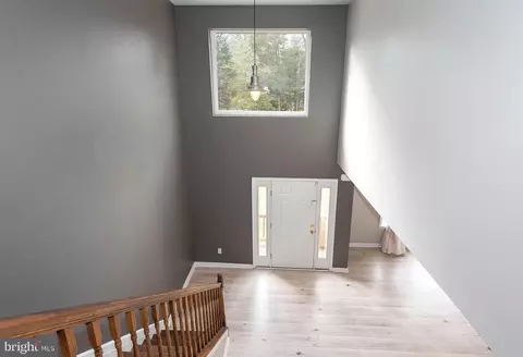 Entry Way - 327 N Ferry Point Rd, Pasadena, MD 21122 photo 3 of 4