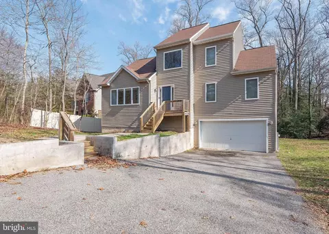 Exterior - 327 N Ferry Point Rd, Pasadena, MD 21122 photo 3 of 22