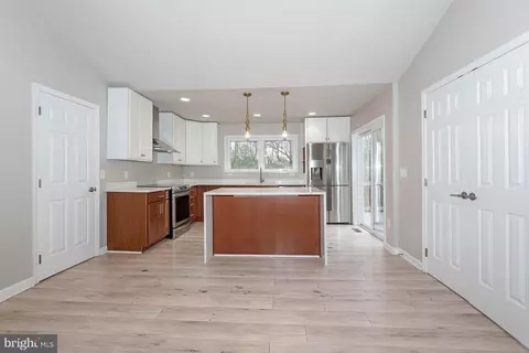 Kitchen - 327 N Ferry Point Rd, Pasadena, MD 21122 photo 4 of 6