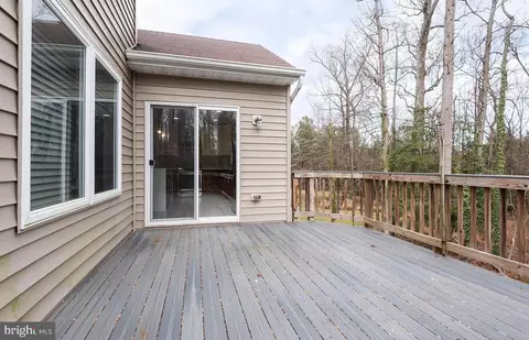 Exterior - 327 N Ferry Point Rd, Pasadena, MD 21122 photo 5 of 22