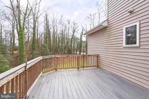 Exterior - 327 N Ferry Point Rd, Pasadena, MD 21122 photo 7 of 22