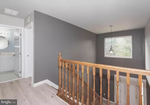 Entry Way - 327 N Ferry Point Rd, Pasadena, MD 21122 photo 4 of 4