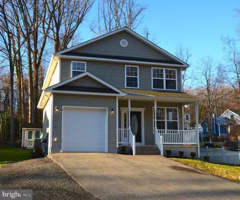 3588 2nd Ave, Edgewater, MD 21037