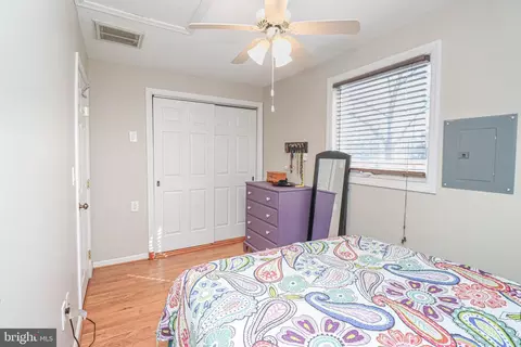 Bedroom - 1724 Shore Dr, Edgewater, MD 21037 photo 2 of 2