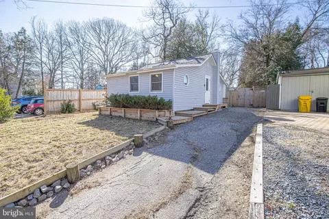 1724 Shore Dr, Edgewater, MD 21037