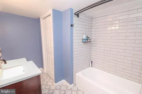 Bath - 1724 Shore Dr, Edgewater, MD 21037 photo 1 of 3