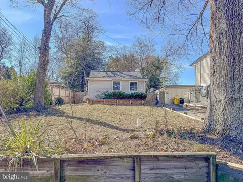 Exterior - 1724 Shore Dr, Edgewater, MD 21037 photo 2 of 14