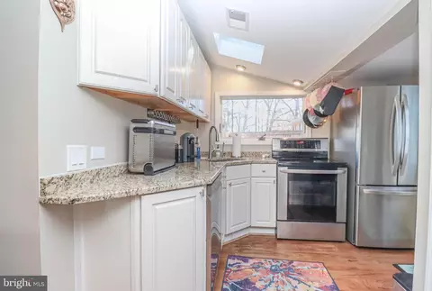 Kitchen - 1724 Shore Dr, Edgewater, MD 21037 photo 2 of 3