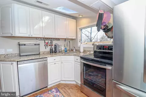 Kitchen - 1724 Shore Dr, Edgewater, MD 21037 photo 3 of 3