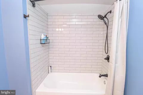 Bath - 1724 Shore Dr, Edgewater, MD 21037 photo 2 of 3