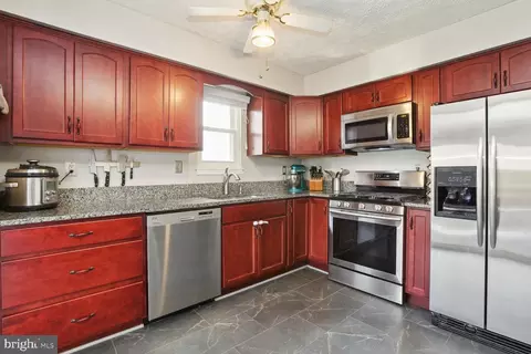 7700 Princess Pl, Pasadena, MD 21122 photo 8