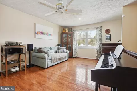 7700 Princess Pl, Pasadena, MD 21122 photo 3