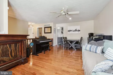 7700 Princess Pl, Pasadena, MD 21122 photo 2