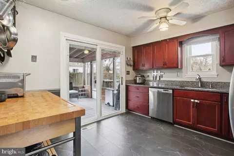 7700 Princess Pl, Pasadena, MD 21122 photo 6