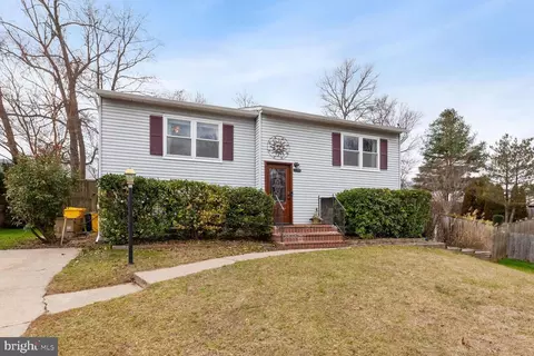 7700 Princess Pl, Pasadena, MD 21122