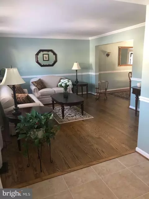 1301 Boxgrove Ct, Pasadena, MD 21122 photo 2