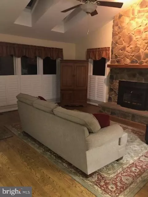1301 Boxgrove Ct, Pasadena, MD 21122 photo 9
