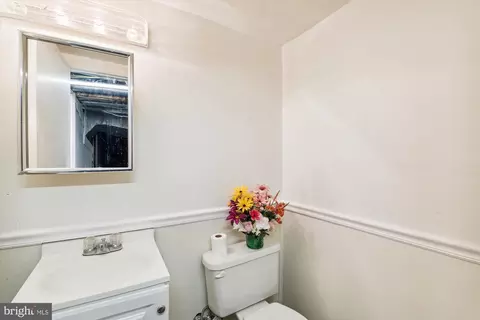 Bath - 1009 Monroe St, Annapolis, MD 21403 photo 3 of 3