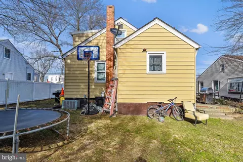Exterior - 1009 Monroe St, Annapolis, MD 21403 photo 5 of 10