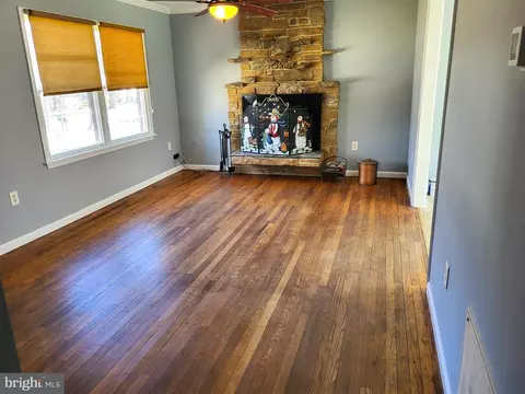 Living - 3594 2nd Ave, Edgewater, MD 21037 photo 1 of 2