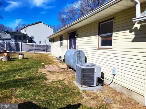 Exterior - 3594 2nd Ave, Edgewater, MD 21037 photo 4 of 6
