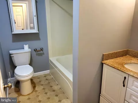 Bath - 3594 2nd Ave, Edgewater, MD 21037 photo 1 of 3