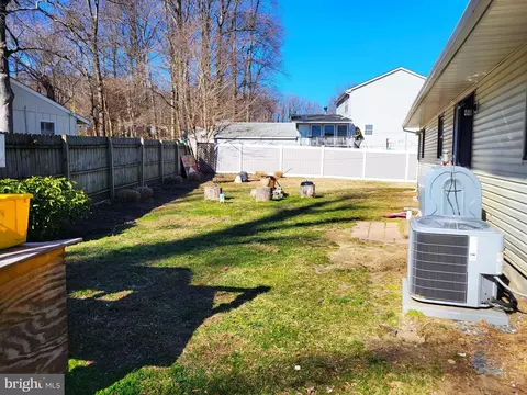 Exterior - 3594 2nd Ave, Edgewater, MD 21037 photo 3 of 6
