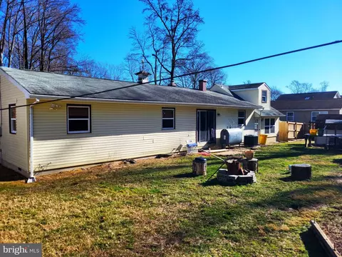 Exterior - 3594 2nd Ave, Edgewater, MD 21037 photo 5 of 6